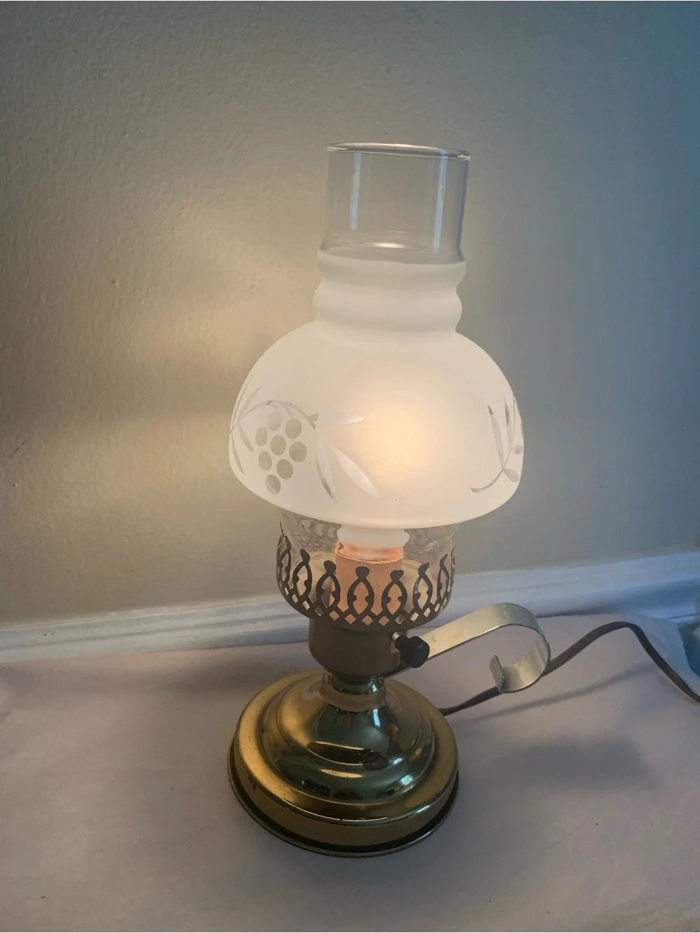 Vintage Electric Brass & Glass Hurricane Lamp Etched Grape Vine Shade table lamp
